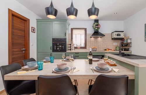 Sveti Ivan Dobrinjski House | Wonderful private villa for 6 guests with private pool, WIFI, A/C, TV, terrace and pets allowed