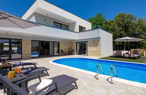 Lopar Villa | Wonderful private villa with hot tub, WIFI, A/C, private pool, TV, patio and pets allowed