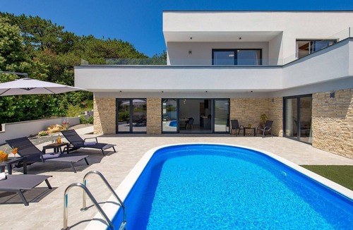 Lopar Villa | Wonderful private villa with hot tub, WIFI, A/C, private pool, TV, patio and pets allowed