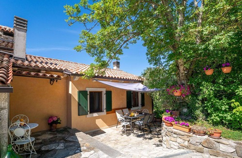 Grabri House | Wonderful villa for 7 people with private pool, WIFI, hot tub, A/C, TV and pets allowed