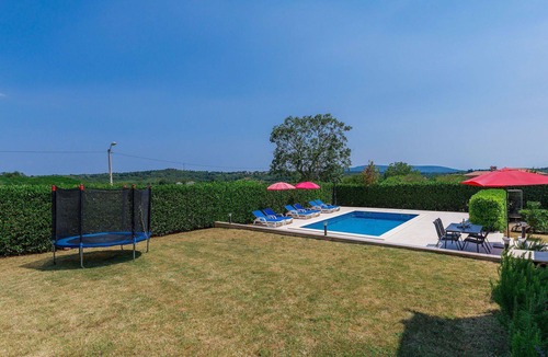 Martinski House | Wonderful villa for 8 people with A/C, WIFI, private pool, TV and terrace