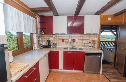 Donja Stubica House | Wooden house in Zagorje with jacuzzi, pool, barbecue, and kids’ playground