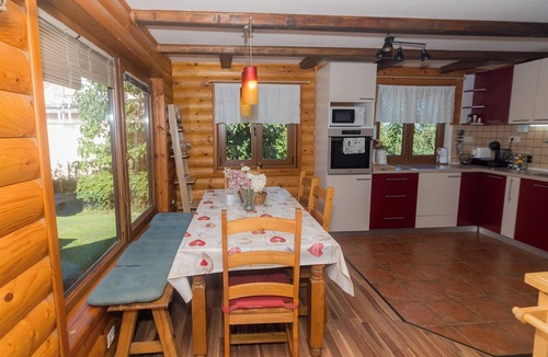 Donja Stubica House | Wooden house in Zagorje with jacuzzi, pool, barbecue, and kids’ playground