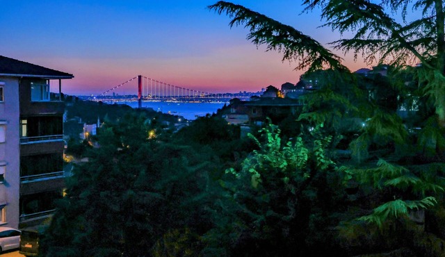 Çengelköy'de Boğaz Manzaralı Isıtmalı Kapalı Havuzlu Villa