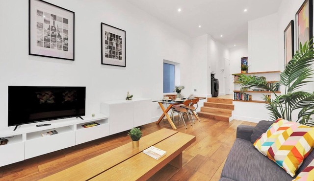 1-bed flat in Broadway Market, Hackney