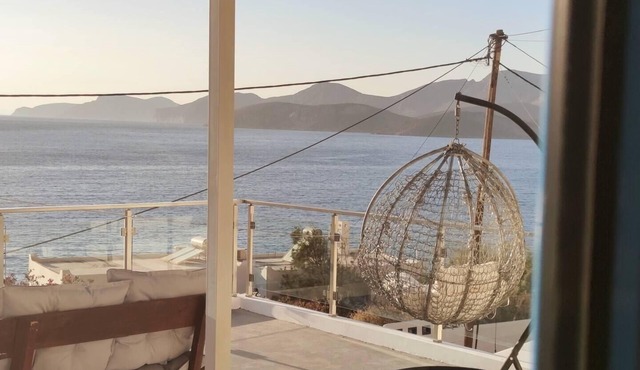 1 Bed - Sleeps 2 - Balcony - Sea View - Parking