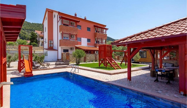 1 Bedroom Beautiful Apartment In Banjol