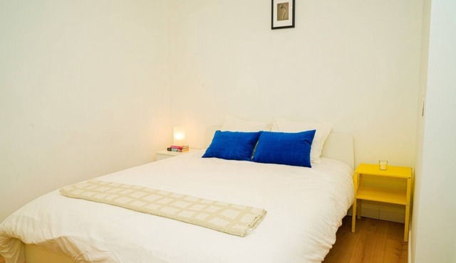 1BR & 1LR Apt. for 4P; Near the City Center