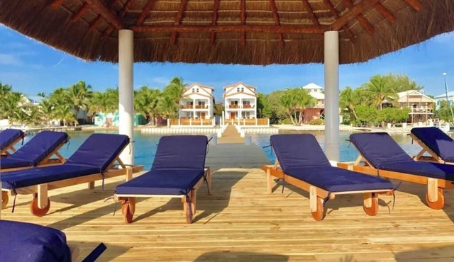2 bed/2 bath Velento#9 private dock/pool/beach/free paddleboards