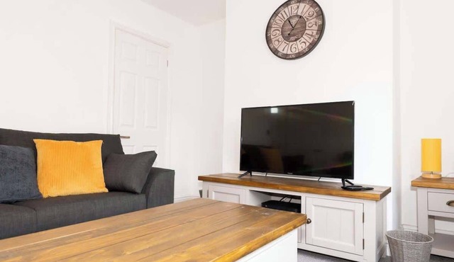 2 Bed Town Centre House with Parking in Tamworth