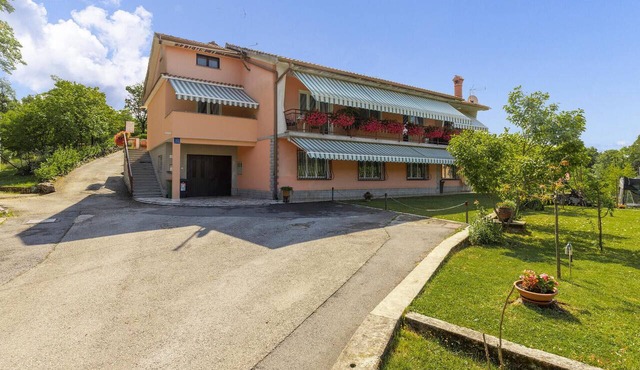 2 bedroom gorgeous apartment in Mucici