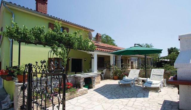 2 bedroom lovely home in Belavici