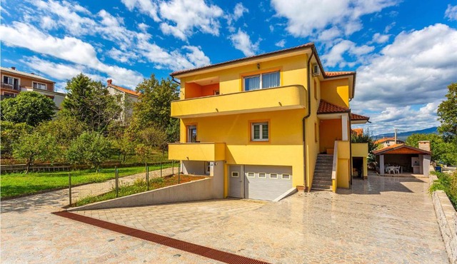 2 Bedroom Nice Apartment In Cernik