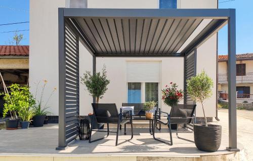 2 Bedroom Stunning Home In Selca