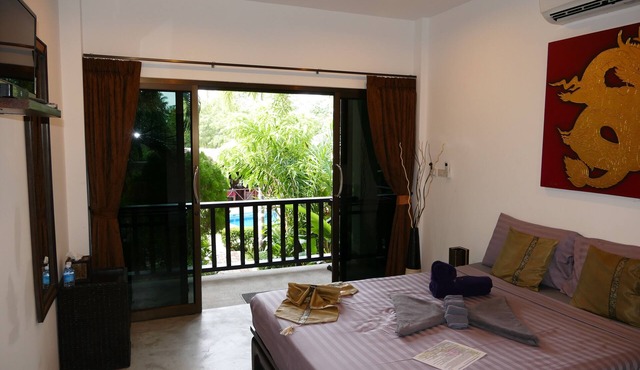 2 Bedrooms Villa, in Zen Tropical Garden. Swimming pool; Jacuzzi. Beach 500m.