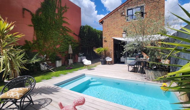 2 large houses with swimming pool 3km from Paris Champs Elysées near Olympic Games 2024