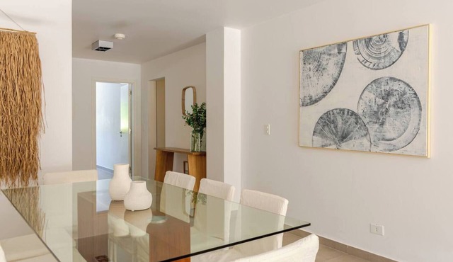 2 minutes to the beach! Family-sized condo in the heart of Punta del Este