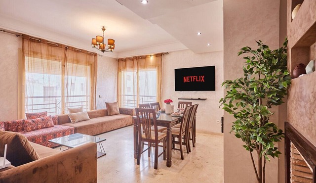 2BR Getaway Near Mosque & Seaside Promenade