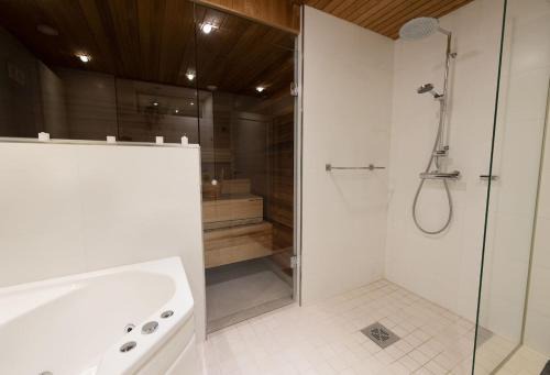 2ndhomes Premium 2-storey apartment with private spa in Ullanlinna