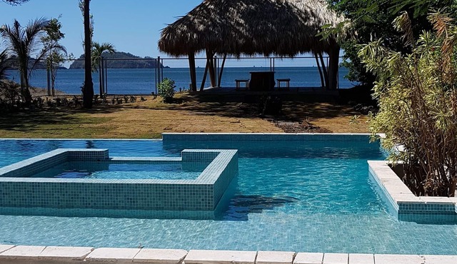3 bed 3 bath luxury beachfront (access to pool and beach)