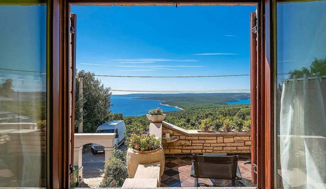 3 bedroom accommodation in Labin
