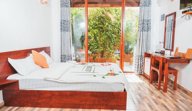 3-bedroom bed & breakfast in charming Fodhdhoo with AC