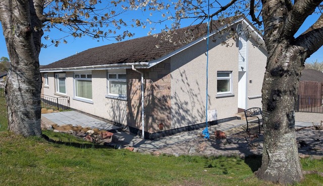 3 Bedroom Bungalow. Home from home! Close to city centre. Free parking!