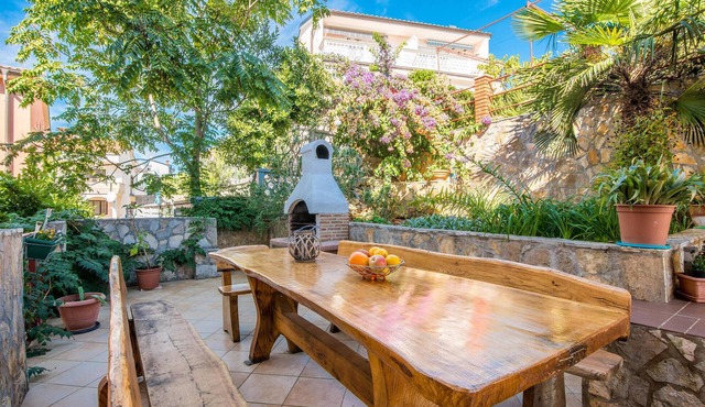 3 bedroom pet friendly apartment in Krk