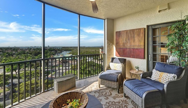 3 BR 2 BA with AMAZING 8th Floor River & Gulf View!