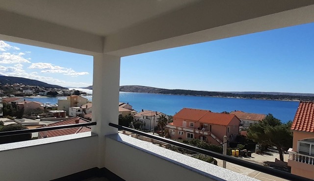 3 room apartment, 100 meters from the beach with sea view, new building.