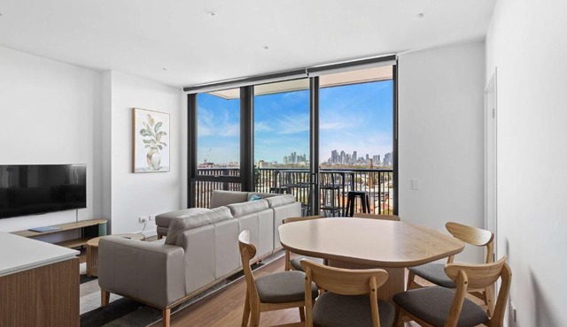 3BR 2Bath FREE PARKING Balcony w Cityviews