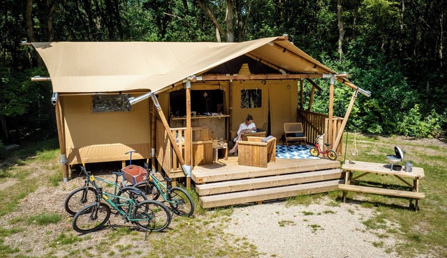 4-5-person safari tent in the holiday park Landal Gooise Heide