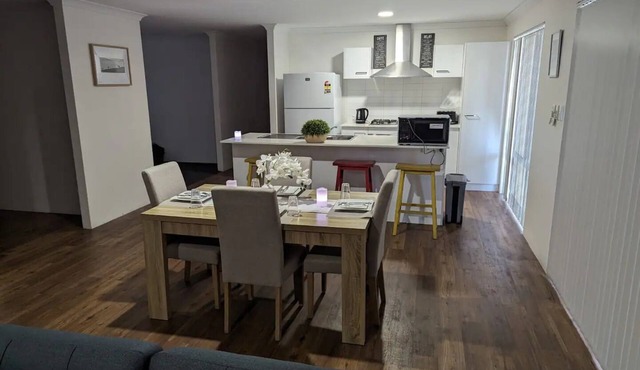 4 BDR Wandina Home with 5 TVs - Disability Access