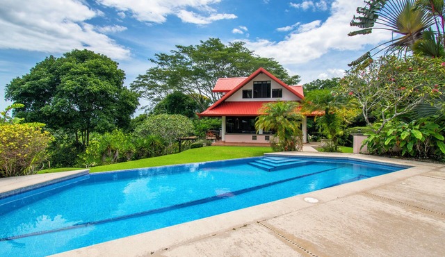 4 bdrs, Casa Shanti, ocean view & large pool!