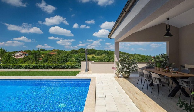 4 bedroom accommodation in Pazin