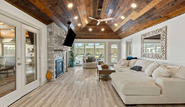 4 Bedroom Home with Pool