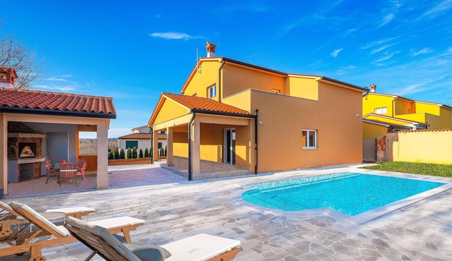 4 bedroom nice home in Topid