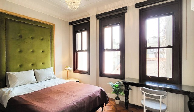 4-bedroom with AC Historic House in İstanbul Şişli