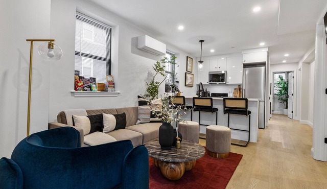 4BR Boston Home 5 minutes walk to Subway