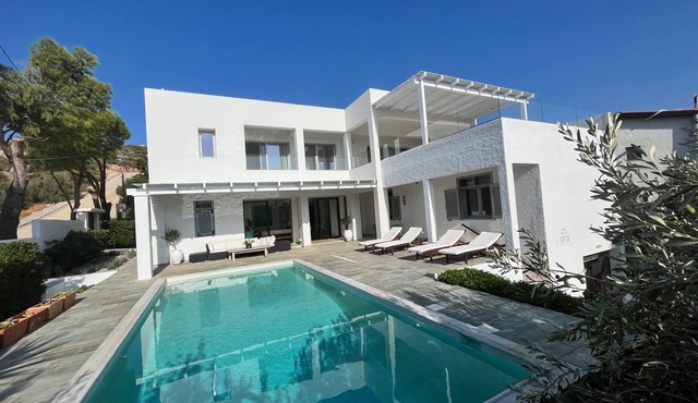 5 Bedroom Villa with Private Pool, Saronida, Athens Riviera