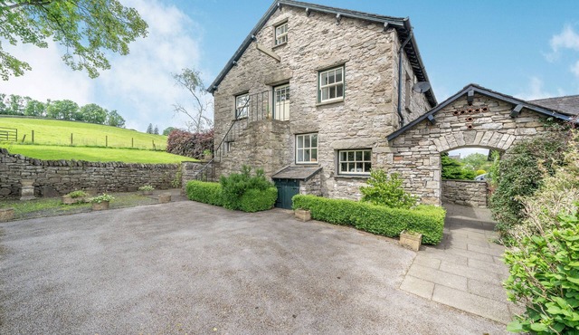 5 THE GRANARY, family friendly, with a garden in Kendal