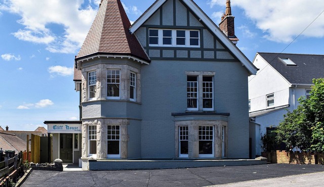 8 bedroom accommodation in Swanage