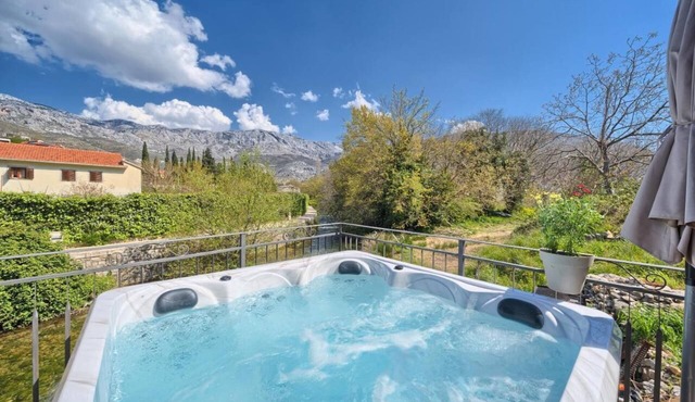 a beautiful relaxing oasis on the river