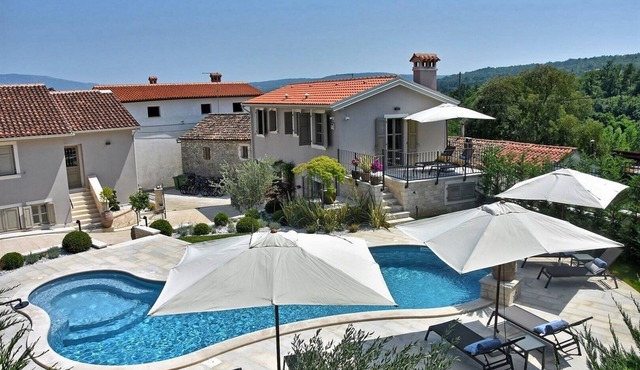 A country 5 stars villa Zita