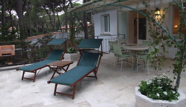 Apartment with a large terrace near the sea, in Marina di Castagneto.