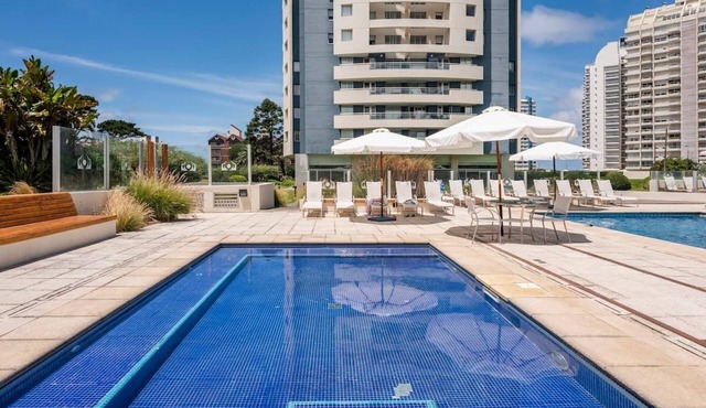 ¡A Metros de la Playa! Depto Ideal Para Familias, con Piscina y Sala de Juegos