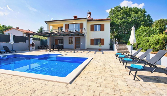 A private and fenced pool villa near the sea