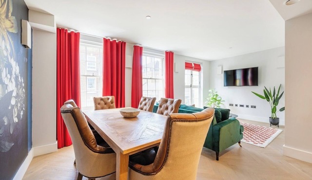 A Slick House Trendy Spitafields