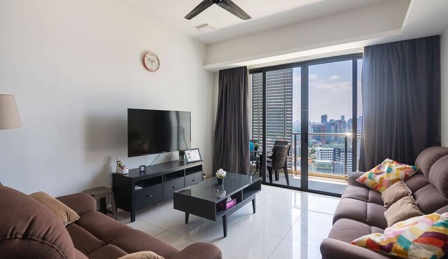 A Stylish High Floor 3BR Apt at Bukit Bintang