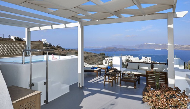 Admiral's House with Terrace Jacuzzi and amazing Caldera views, Family friendly